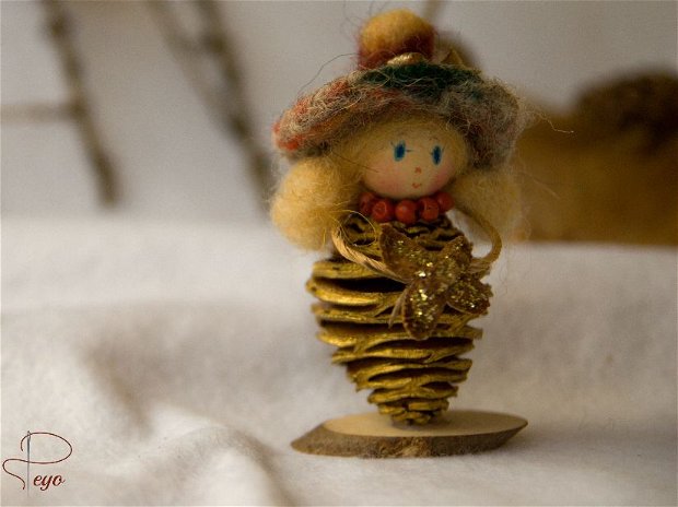 Zana cu fluturi-Figurina decorativa pentru Craciun