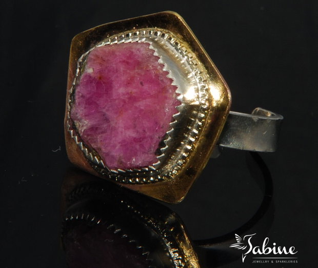 Inel argint şi alamă, cu radacină de rubin, brut, pentagonal