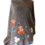 Poncho de lana merino cu aplicatie de flori de lana impaslite