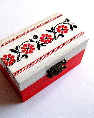 Cutie lemn cu motiv traditional 27499