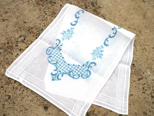 Broderie bleu