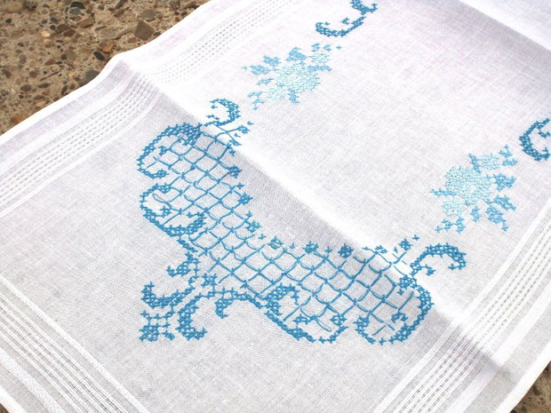Broderie bleu
