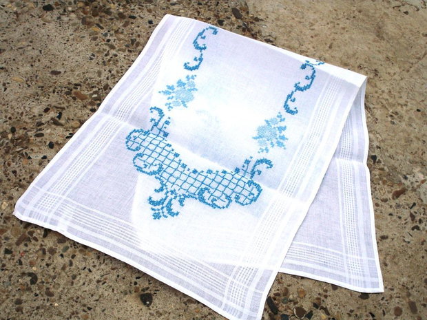 Broderie bleu