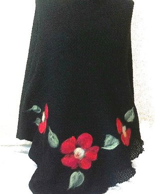 Poncho cu aplicatie de flori de lana si matase naturala impaslite