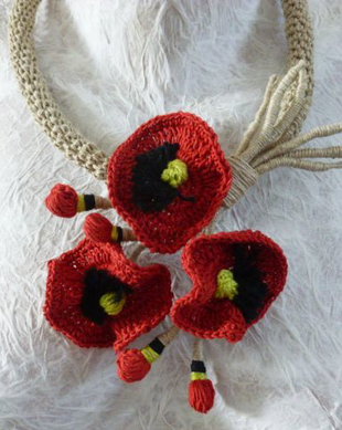 Colier "Buchet cu maci"