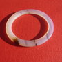 Donnut din agata alba cu insertii maron aprox 4x50 mm