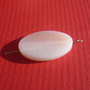 Pandantiv 1 din agata alba cu un usor degrade portocaliu aprox 5.5x22x34 mm
