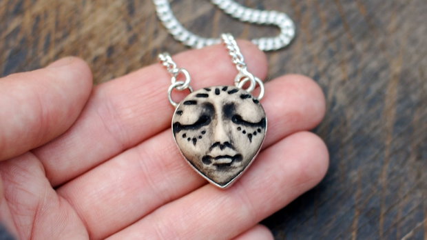 Colier - Cat-Woman - lut polimeric si oxizi metalice cu elemente argintate