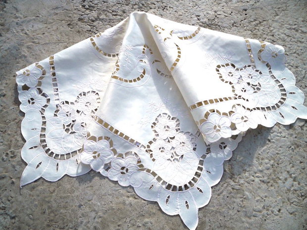 Broderie 48