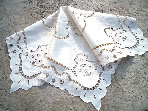 Broderie 48