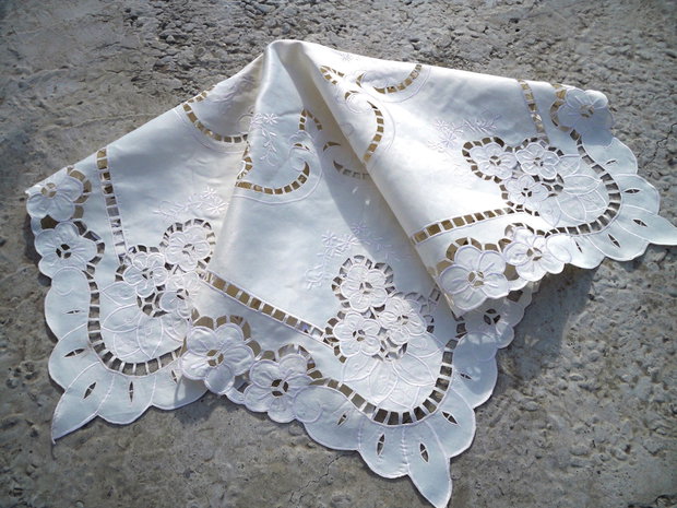 Broderie 48