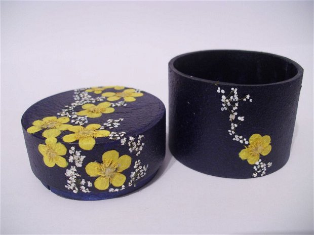 Cutie bleumarin cu flori galbene presate, Cutie pentru bijuterii, Cutie pentru inelul de logodna