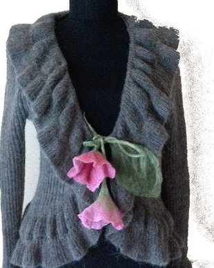 Cardigan  cu flori de lana si matase impaslite