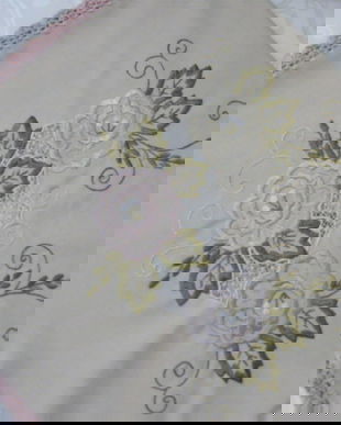 Fata de masa brodata