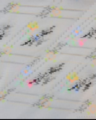 Fata de masa in cruciulite