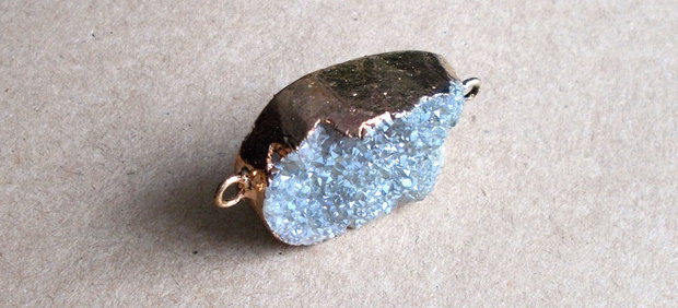 Agata druzy cu margini electroplacate aur