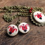 Set, colier si cercei cu broderie manuala- lalele rosii,  pe panza taraneasca cod 622.