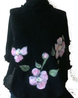 Poncho cu aplicatie de flori de lana si matase naturala impaslite