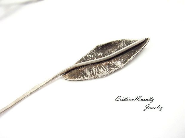Semn de carte sau brosa, frunza, din argint 925 reticulat si partial oxidat
