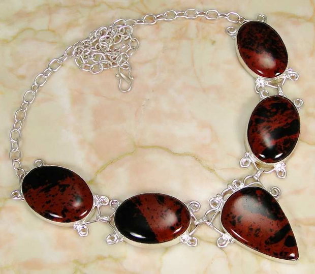 Colier obsidian