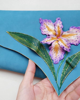 poseta plic handmade unicat din piele - Iris Flower