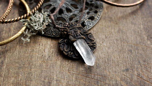 Colier Aztec Lemurian Seed Quartz, piele si lut polimeric modelat manual