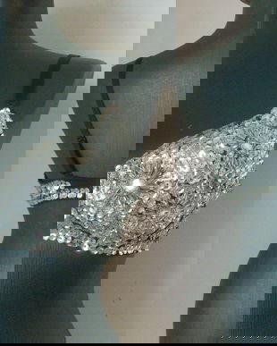 SUTIEN BATUT IN CRISTALE SI PAIETE