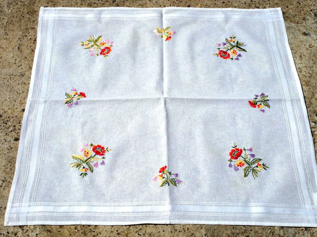 Broderie cu maci