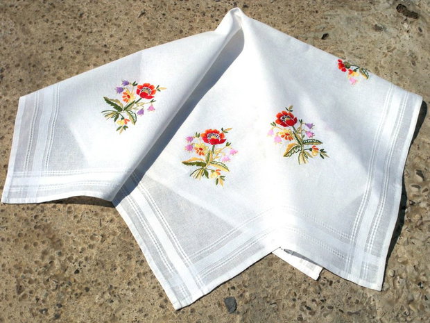 Broderie cu maci