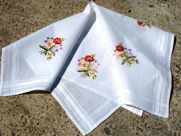 Broderie cu maci
