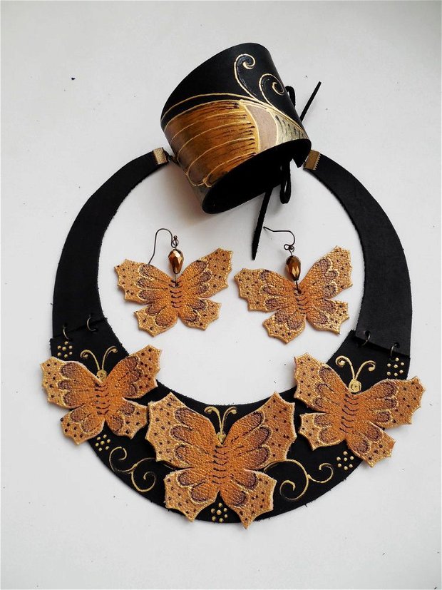 colier handmade unicat- Golden Butterfly