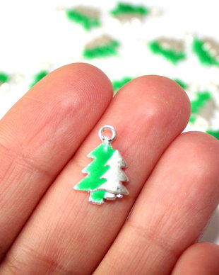 Charm emailat bradulet