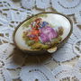 Cutiuta vintage cu capac de portelan