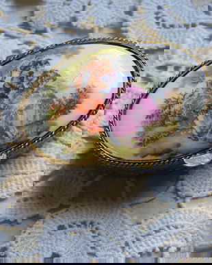 Cutiuta vintage cu capac de portelan