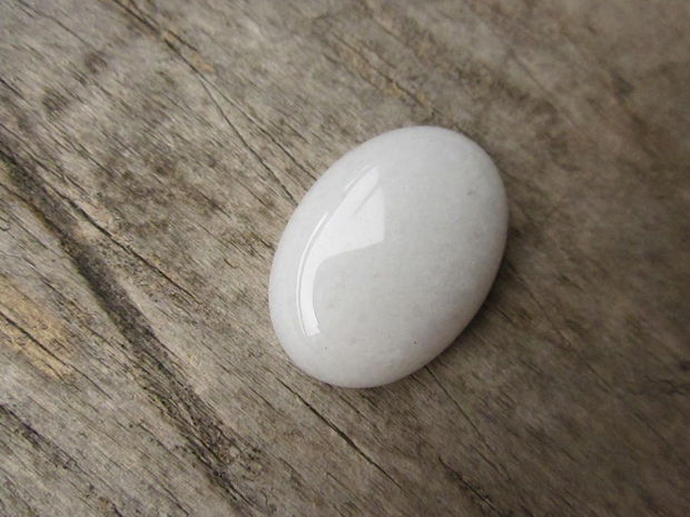 Cabochon jad alb, 25x18 mm REZERVAT