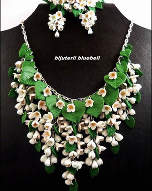 Set cu flori de liliac alb