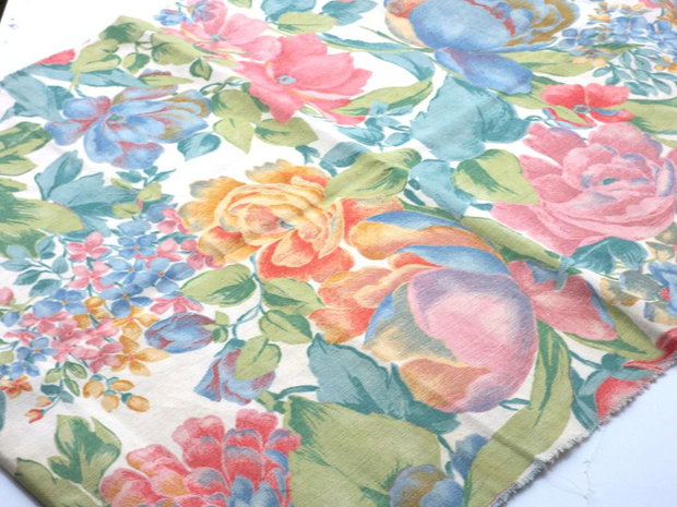 Material textil cu imprimeuri