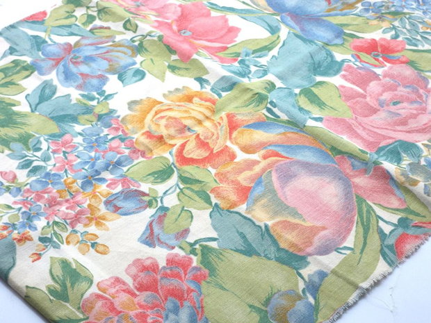 Material textil cu imprimeuri