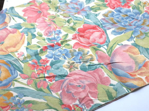 Material textil cu imprimeuri