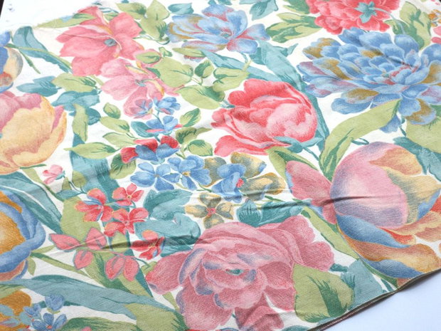 Material textil cu imprimeuri