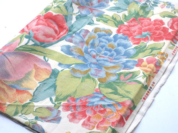 Material textil cu imprimeuri