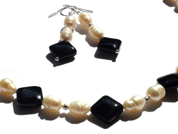 Colier si cercei din Argint 925, Onix negru si Perle de cultura albe  CO102, CE102 - colier perle, colier romantic, cadou elegant pentru sotie