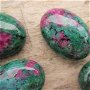 Cabochon ruby in zoisite 25x18 mm