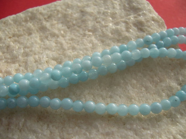 Agate baby blue aprox 4 mm