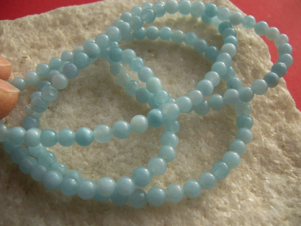 Agate baby blue aprox 4 mm