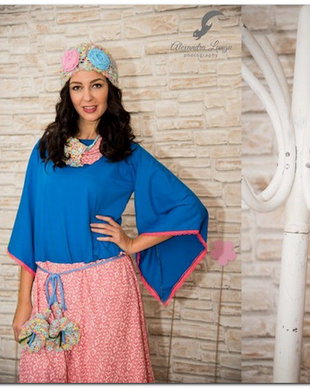 rochie colorata cu maneci evazate
