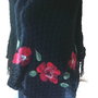 Poncho tricotat cu aplicatie de maci de lana si matase naturala impasliti