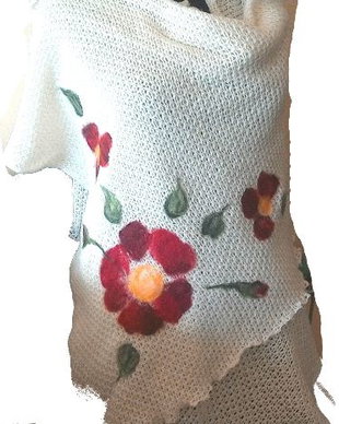 Sal din tricot pe baza de lana, impaslit cu flori