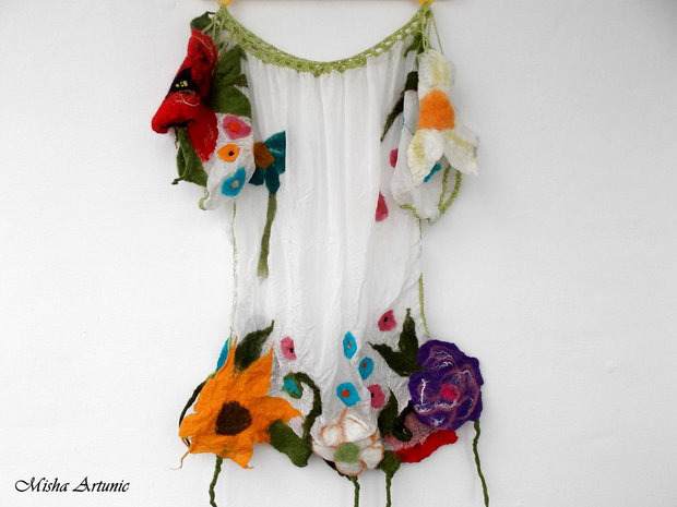 Bluza din matase naturala cu flori impaslite - vandut