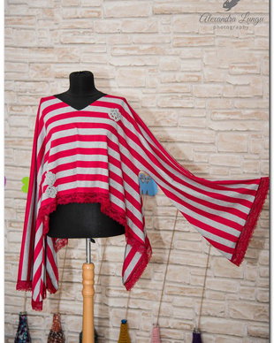 bluza cu colturi si maneci evazate